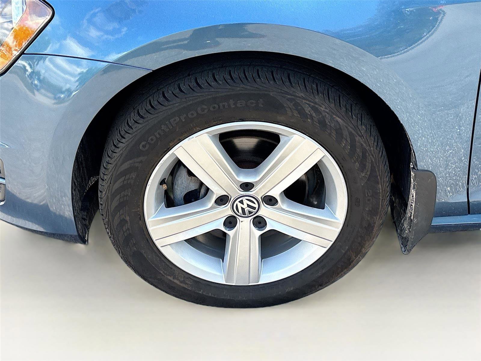 Used 2017 Volkswagen Golf Wolfsburg Edition image 30