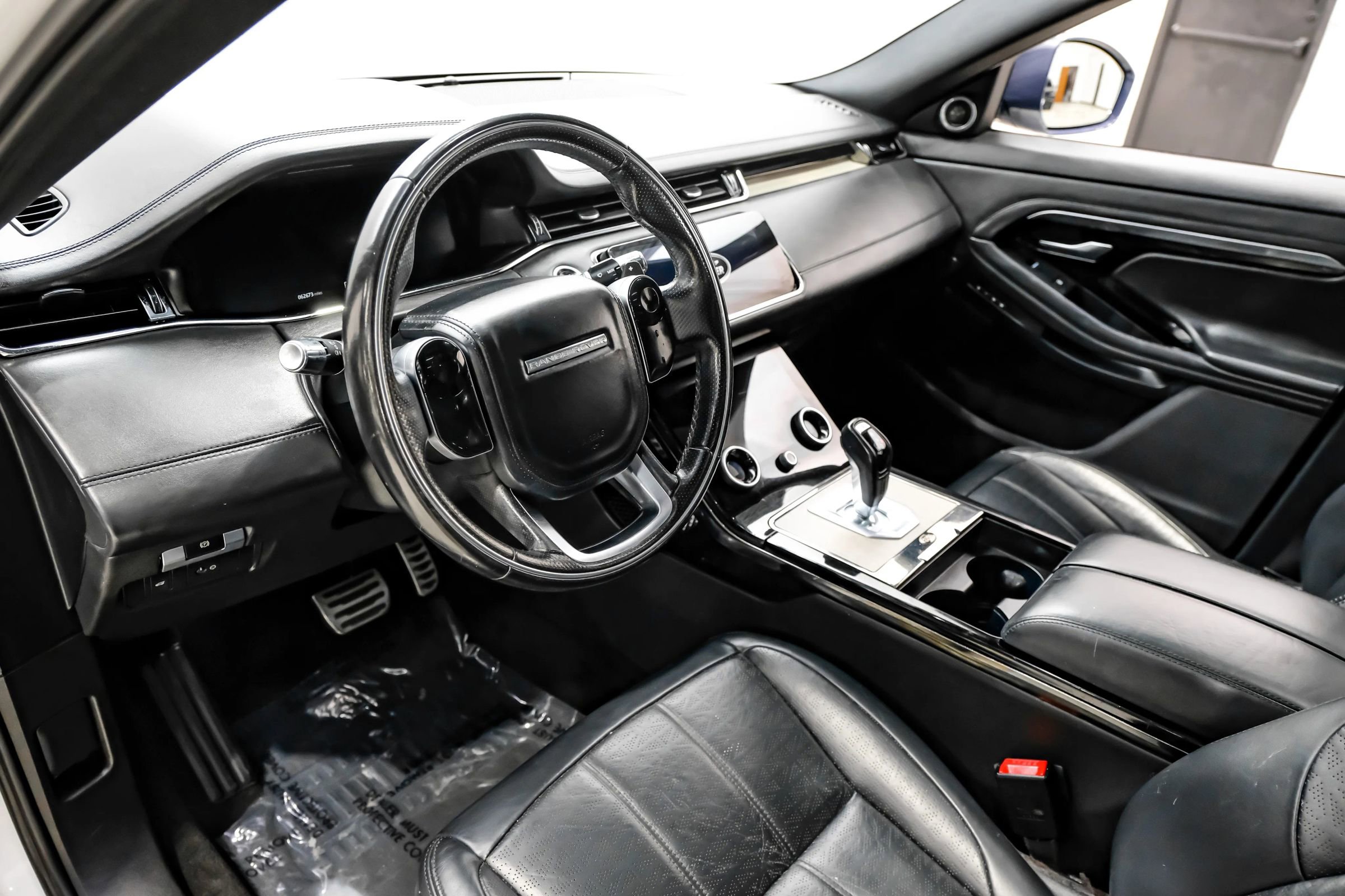 Used 2020 Land Rover Range Rover Evoque R-Dynamic SE image 28