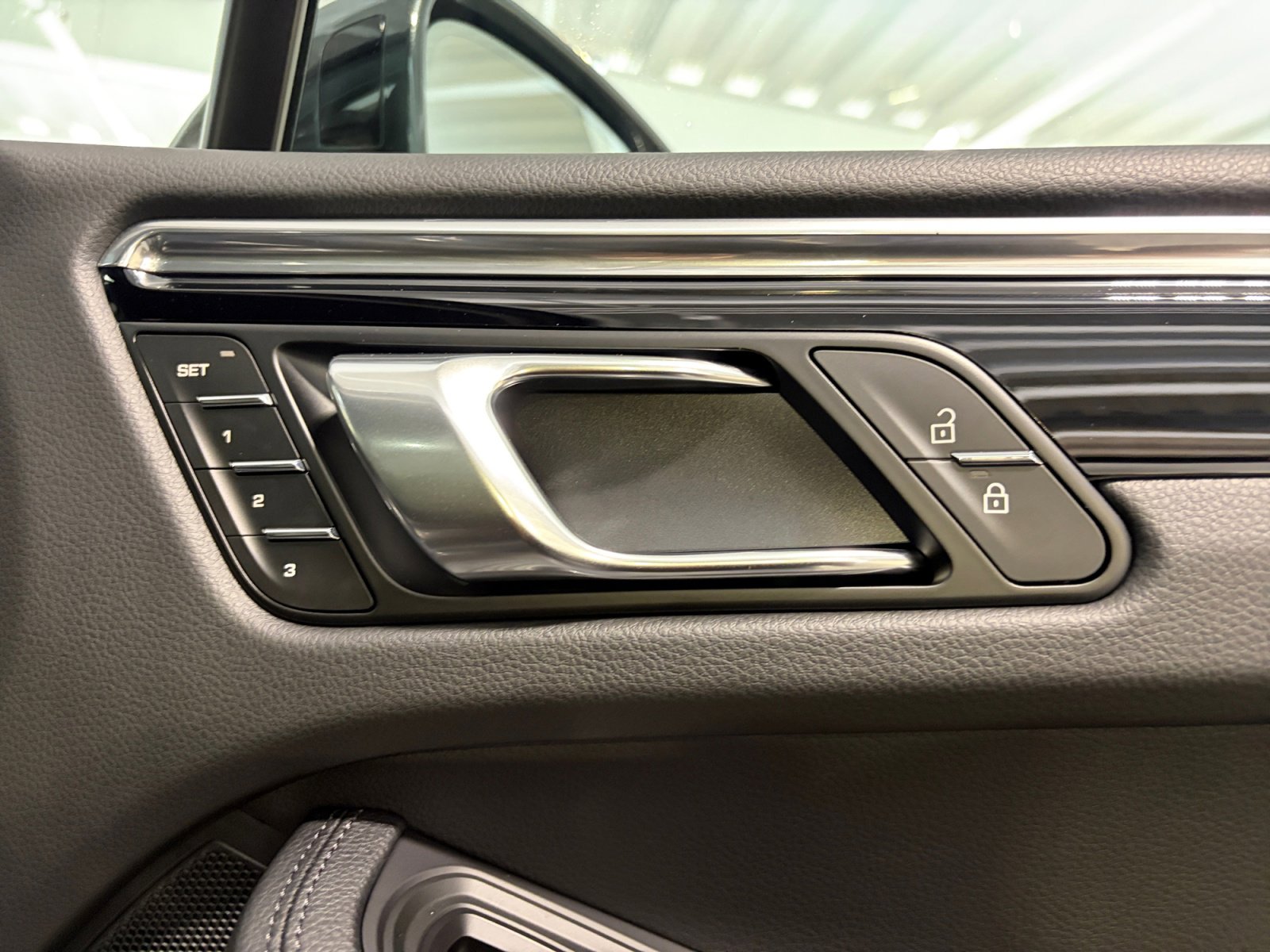 Certified 2026 Porsche Macan AWD/4WD image 23