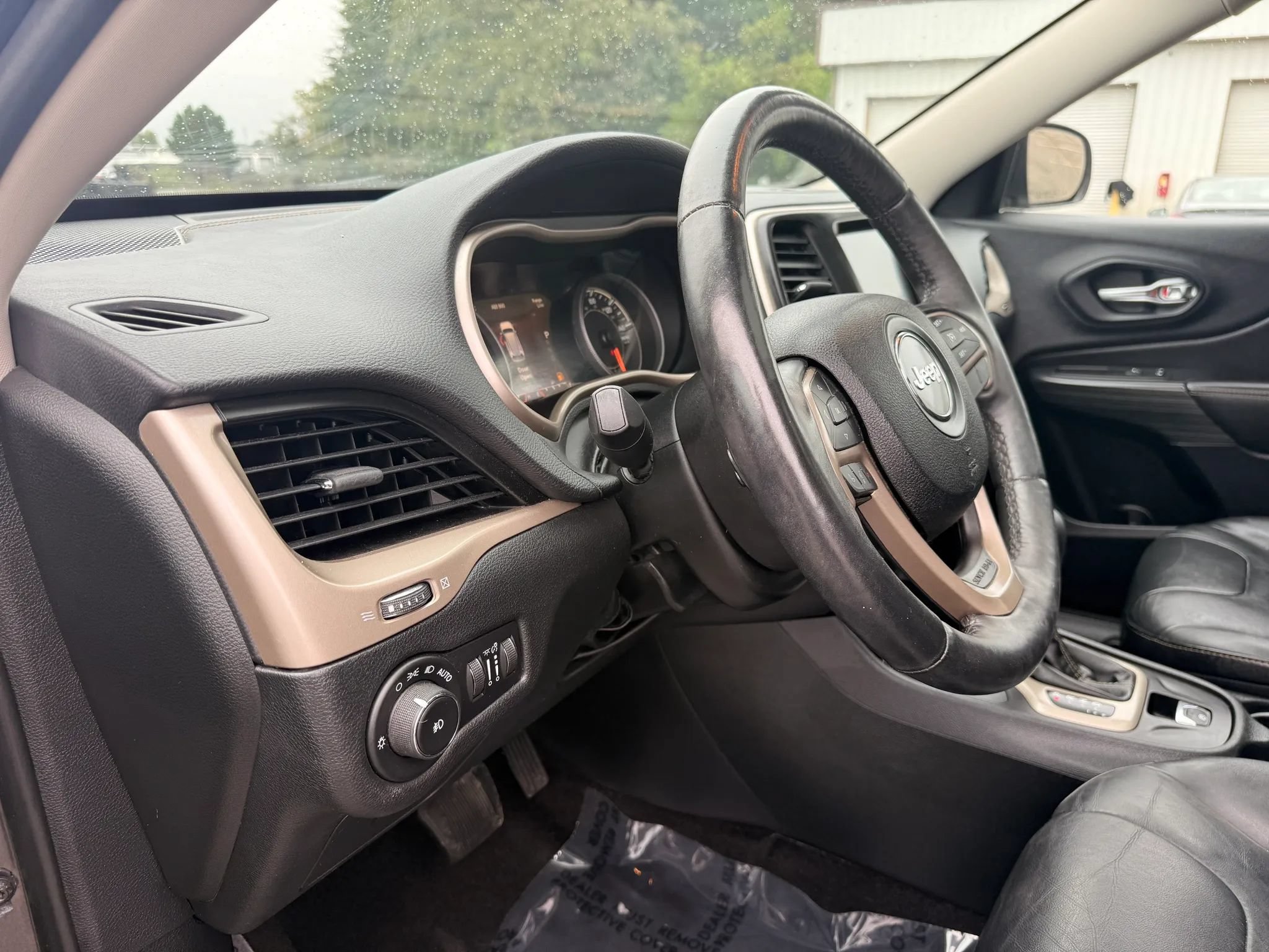 Used 2016 Jeep Cherokee Limited AWD/4WD image 17