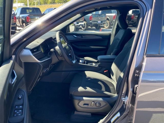 New 2025 Jeep Grand Cherokee L Laredo w/ Luxury Tech Group I AWD/4WD image 15