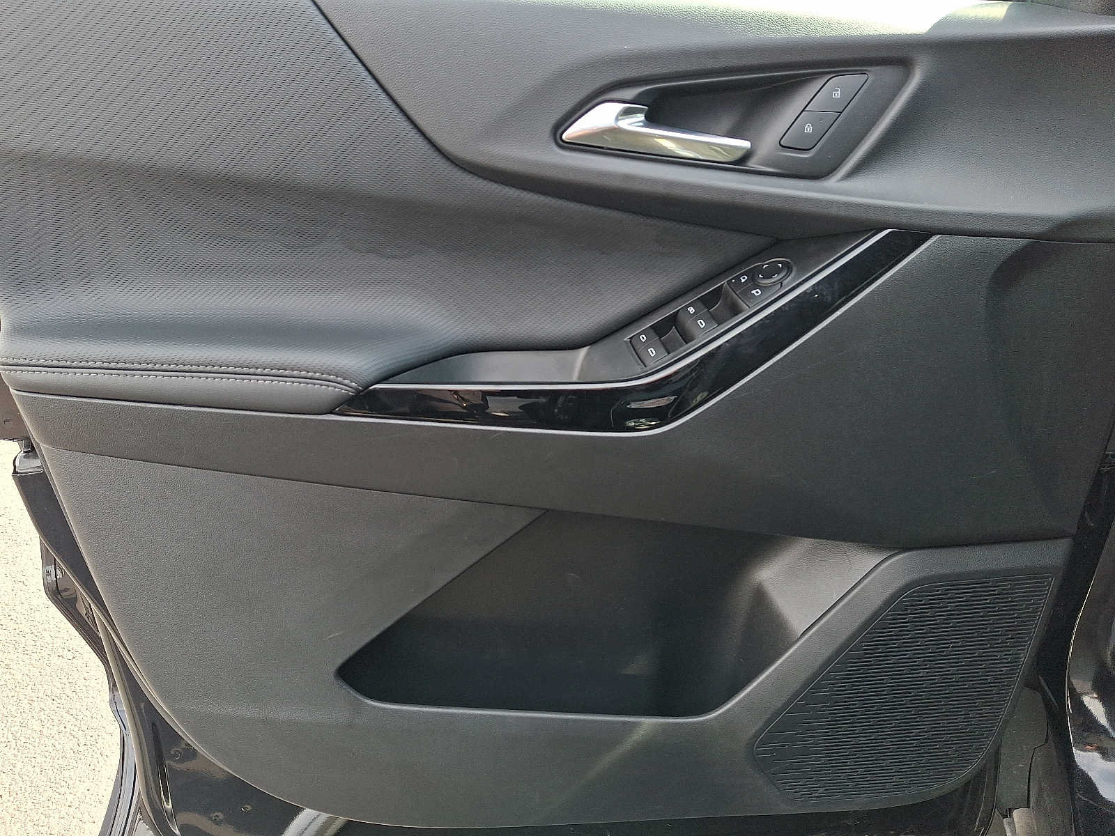 Used 2025 Chevrolet Equinox LT FWD image 12