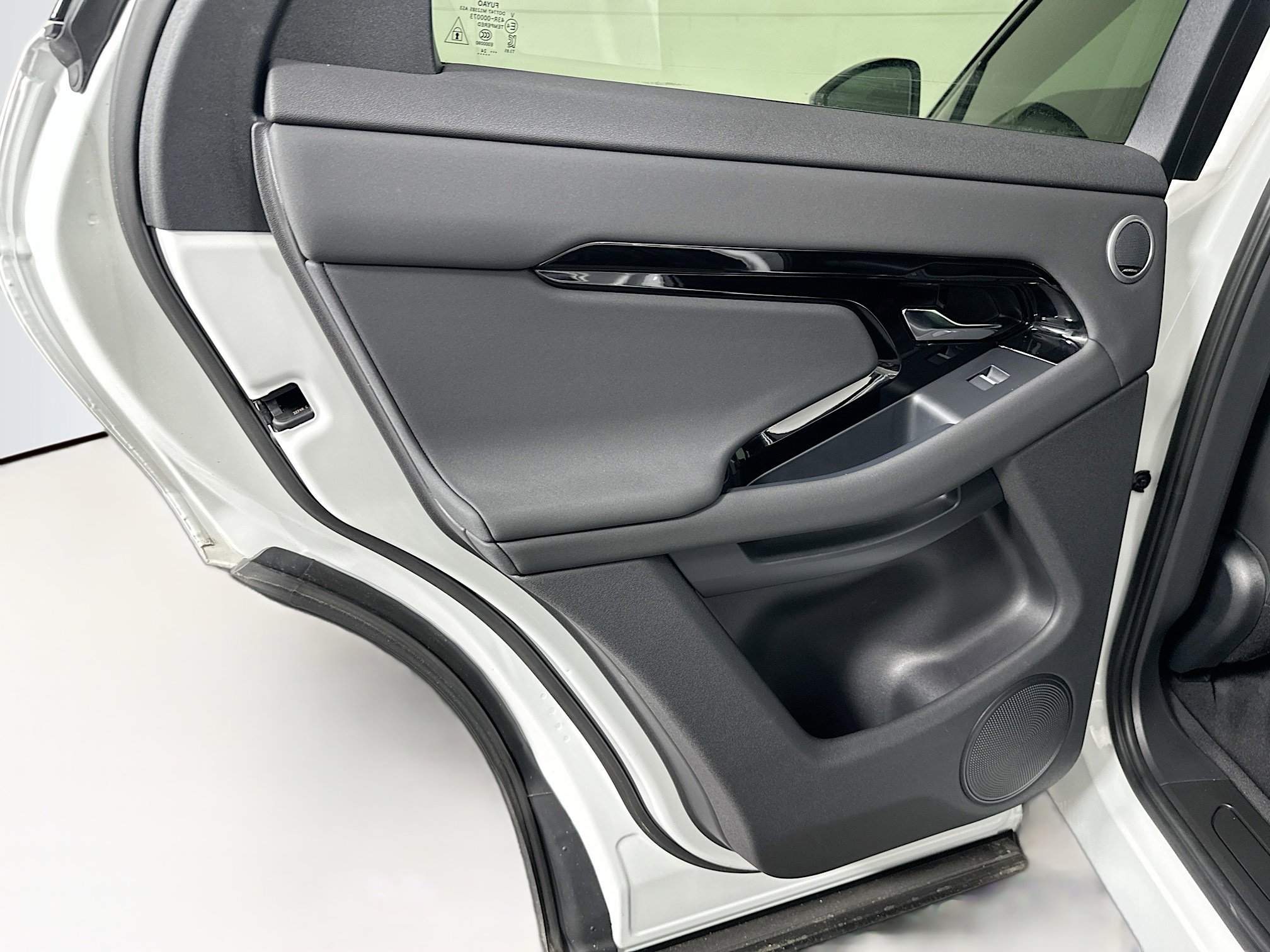 Used 2025 Land Rover Range Rover Evoque S image 28