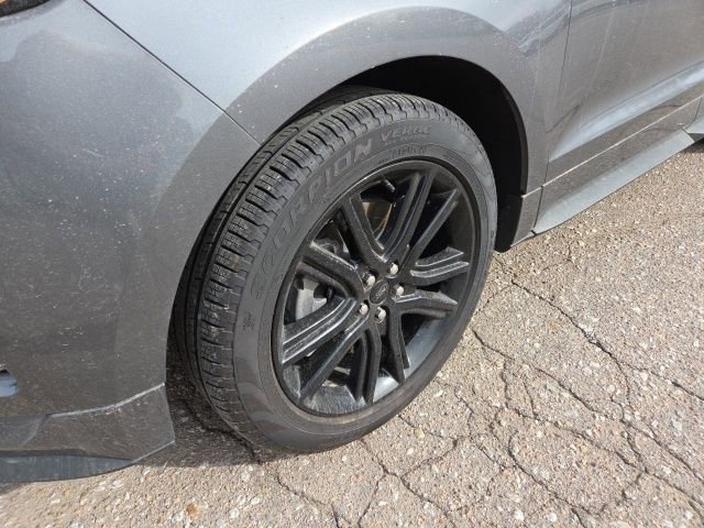 Used 2024 Ford Edge ST-Line image 9