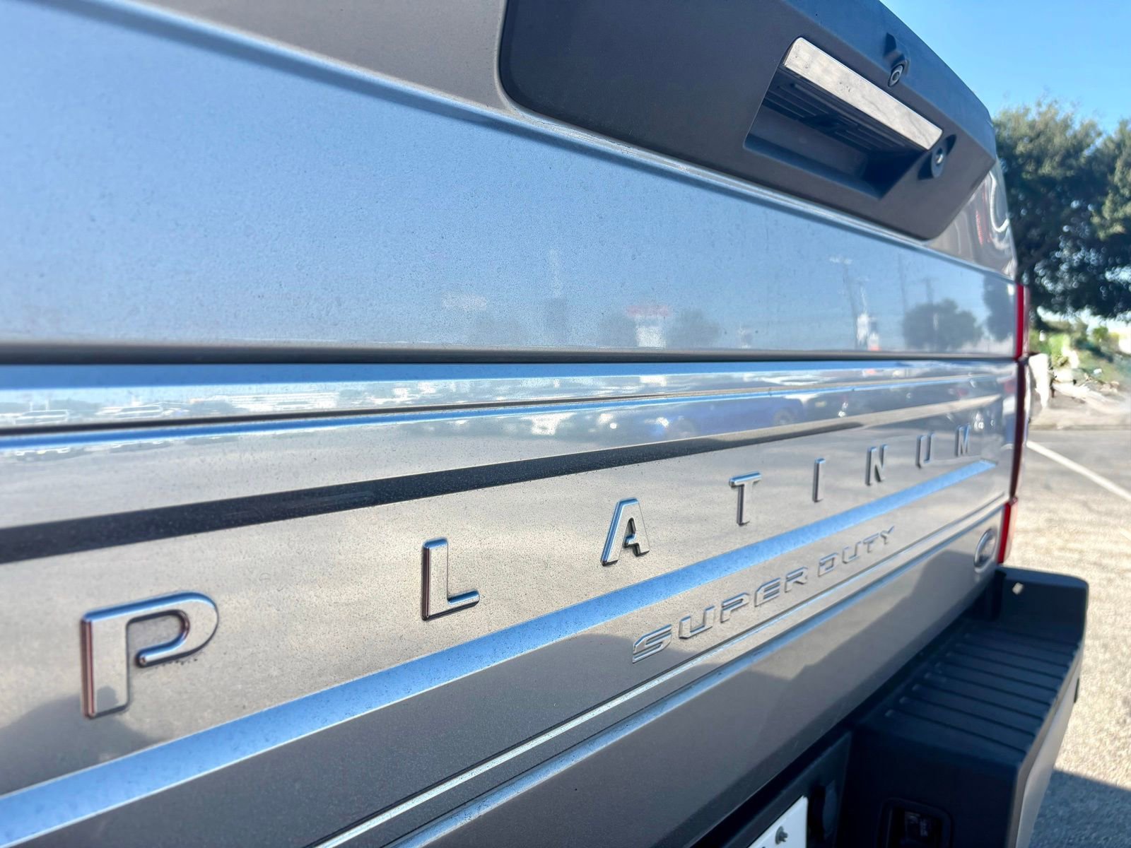 Used 2022 Ford F250 Platinum w/ FX4 Off-Road Package AWD/4WD image 12