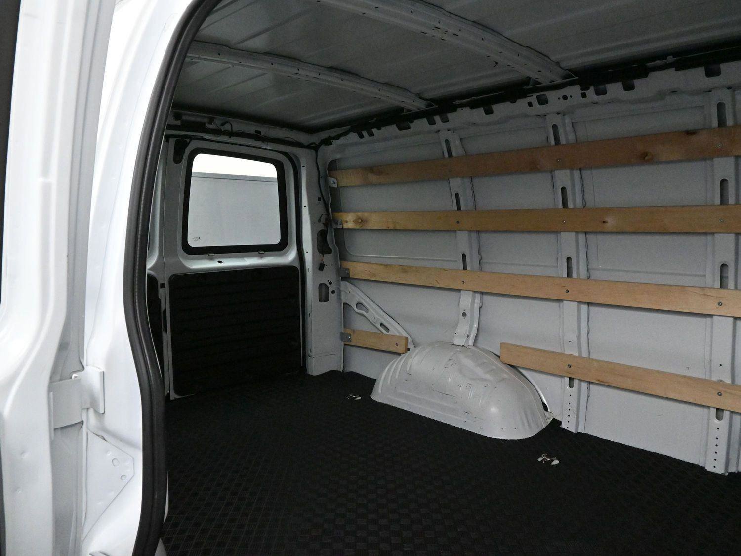 Used 2024 GMC Savana 2500 w/ Driver Convenience Package image 10