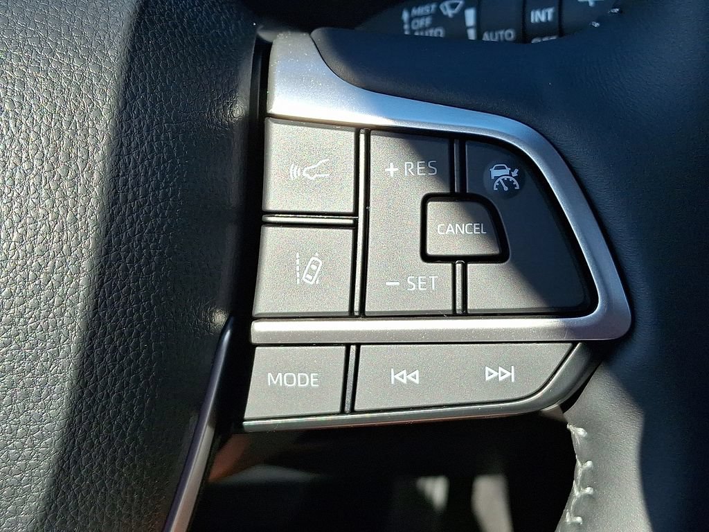 Used 2025 Toyota Highlander Platinum AWD/4WD image 23