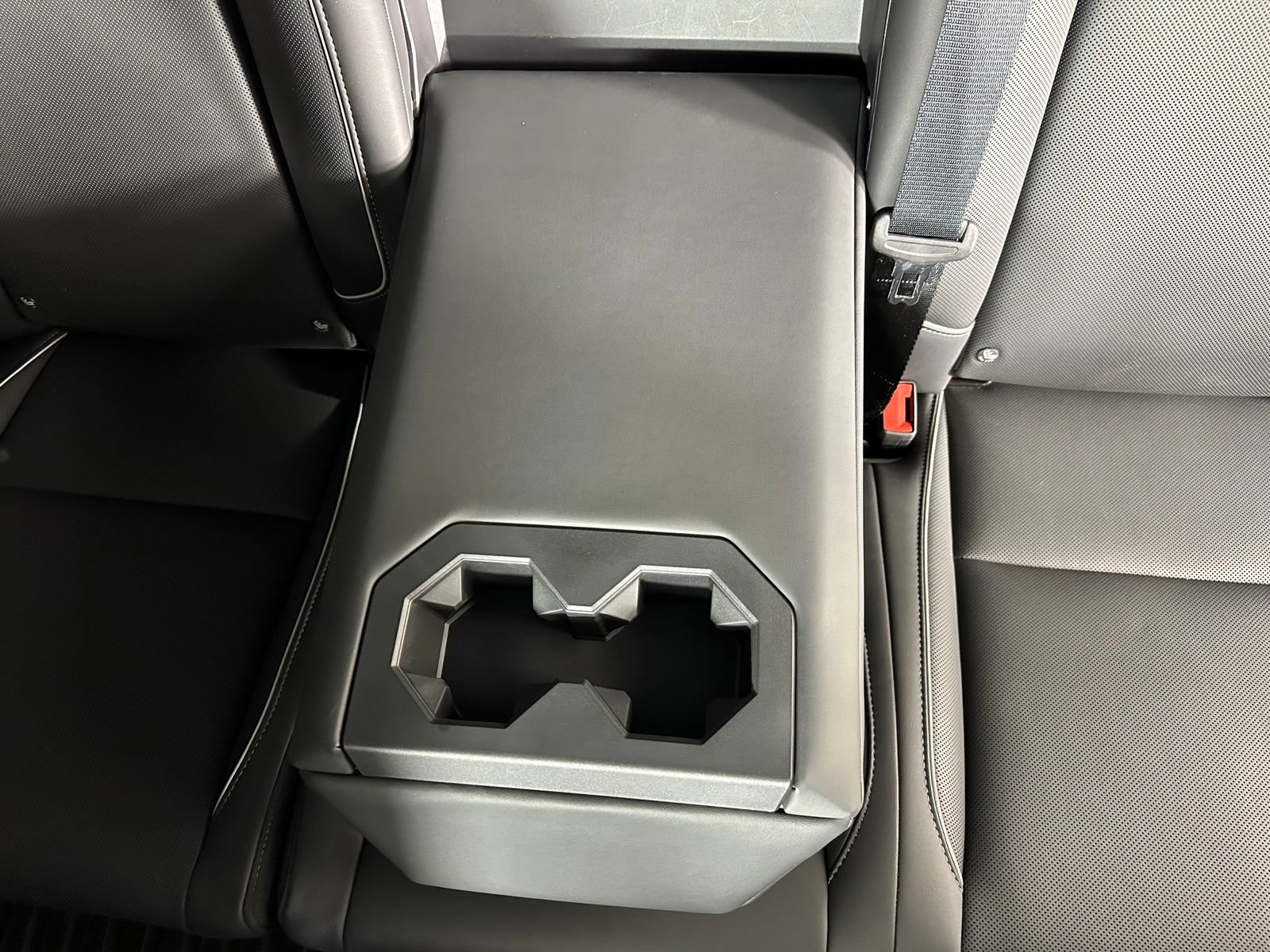 Used 2024 Tesla Cybertruck Cyberbeast AWD/4WD image 38