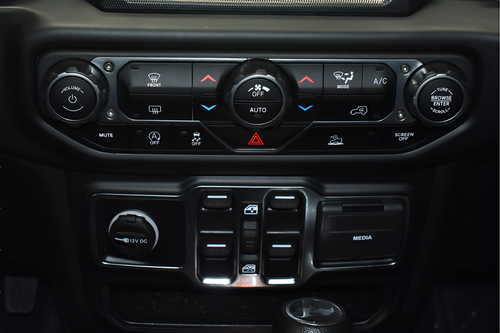 Used 2023 Jeep Wrangler Unlimited Sahara AWD/4WD image 30
