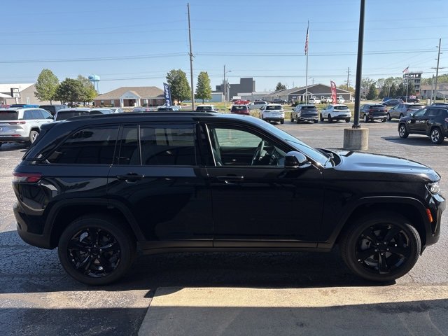 New 2025 Jeep Grand Cherokee Limited w/ Luxury Tech Group II image 8