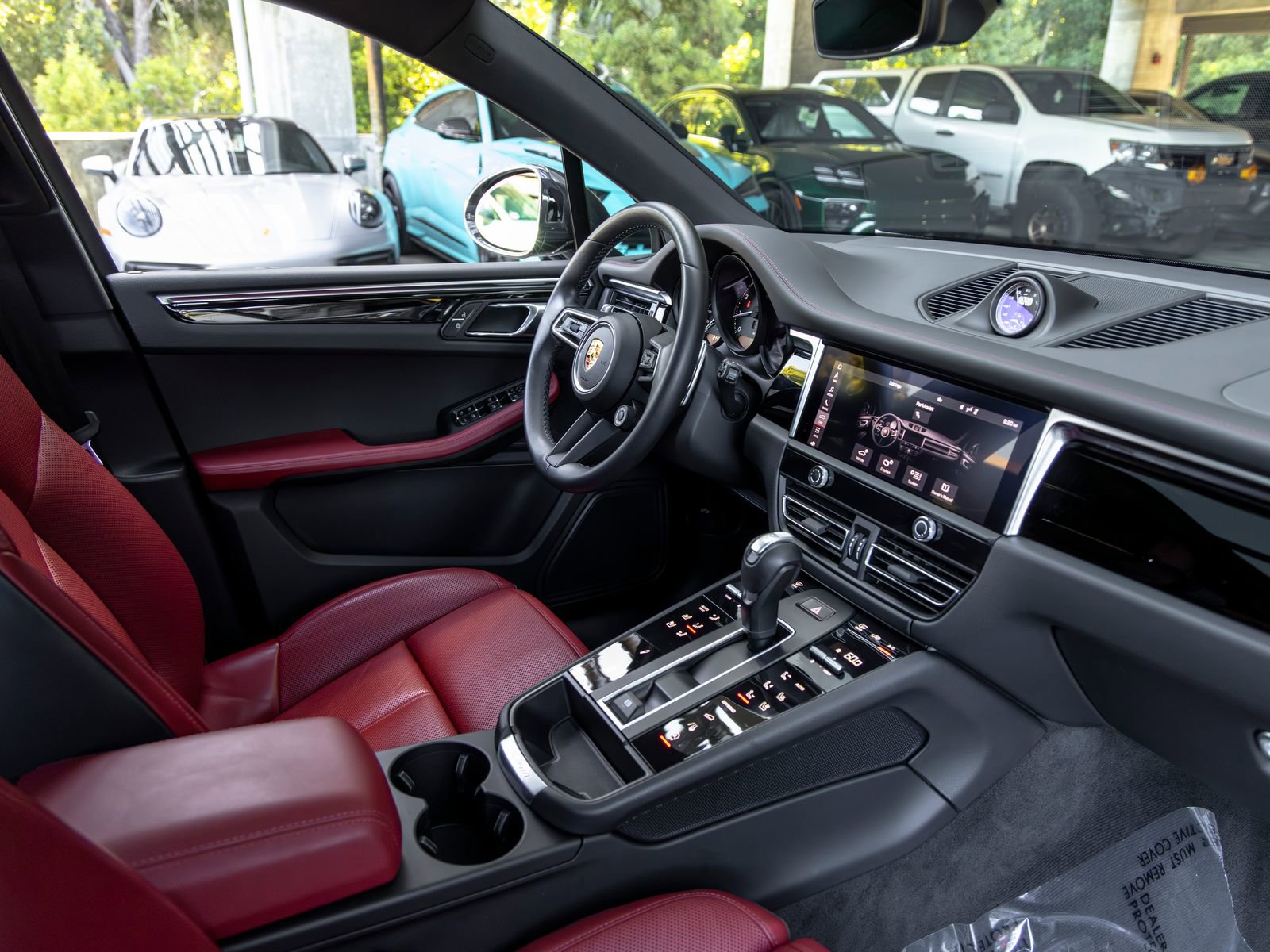 Certified 2023 Porsche Macan AWD/4WD image 53