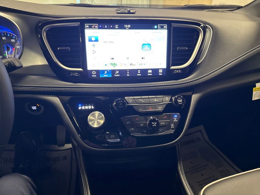 New 2026 Chrysler Pacifica Limited image 18