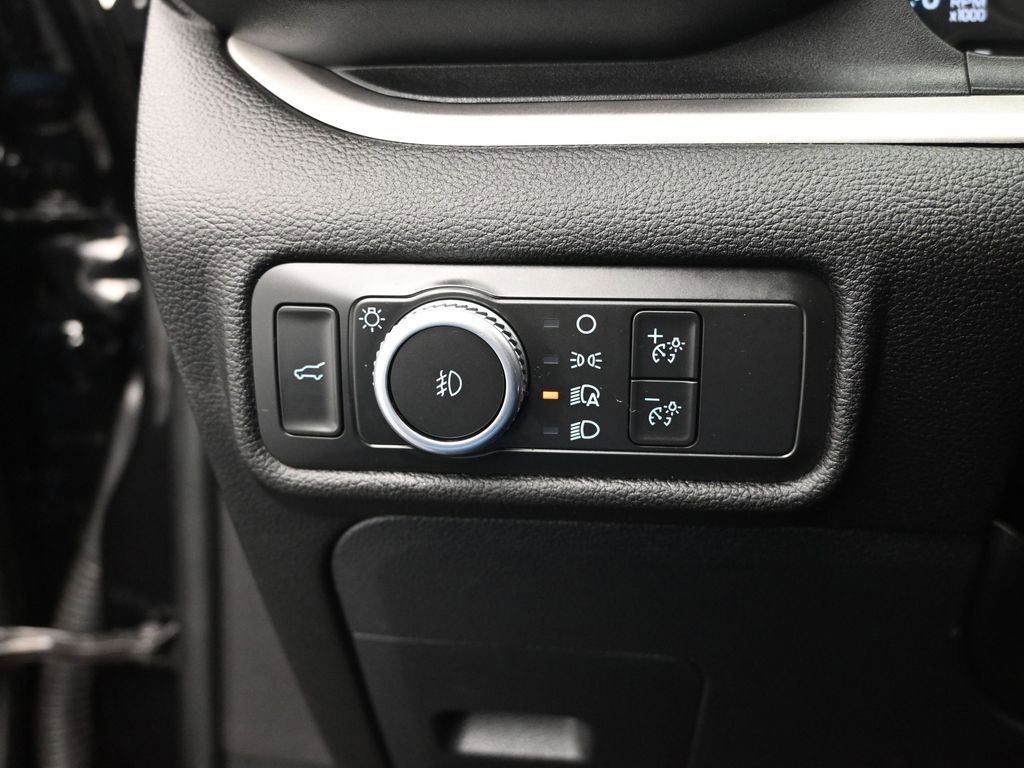 Certified 2022 Ford Explorer XLT w/ Equipment Group 202A image 13