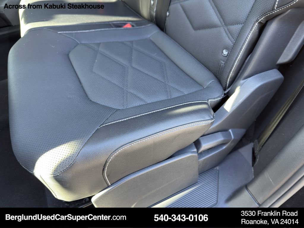Used 2025 Volkswagen Atlas SE image 33