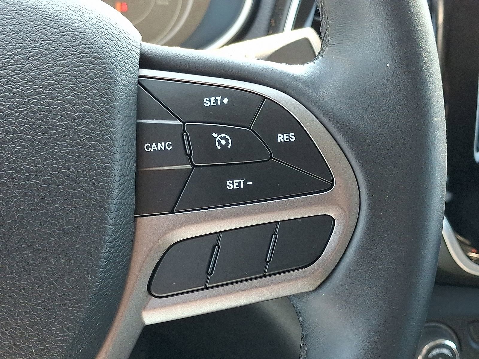 Used 2019 Jeep Cherokee Limited AWD/4WD image 24