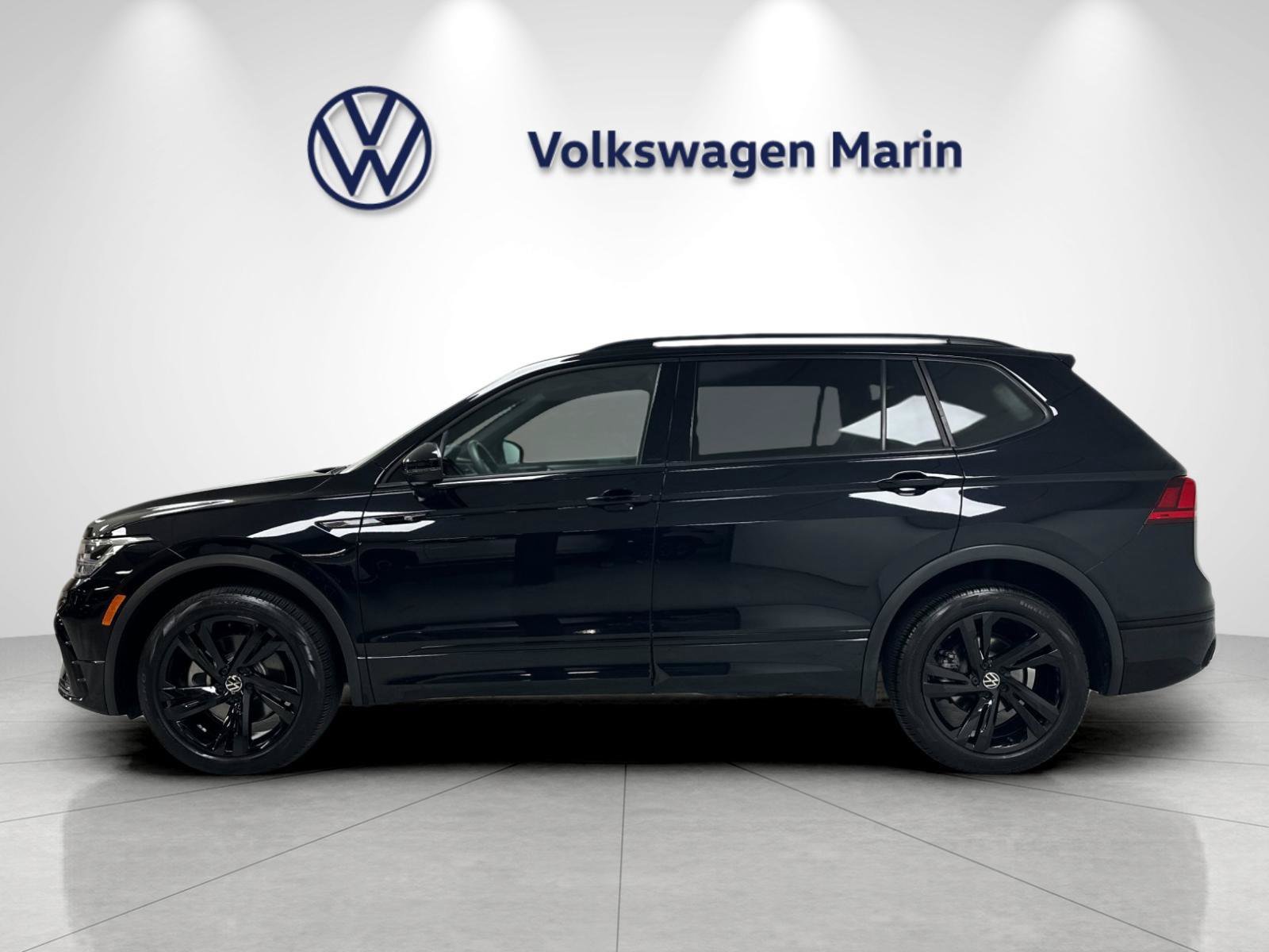 Used 2023 Volkswagen Tiguan SE R-Line FWD image 2