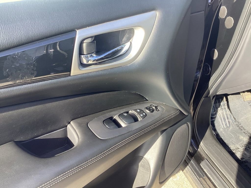 Used 2020 Nissan Pathfinder S image 11