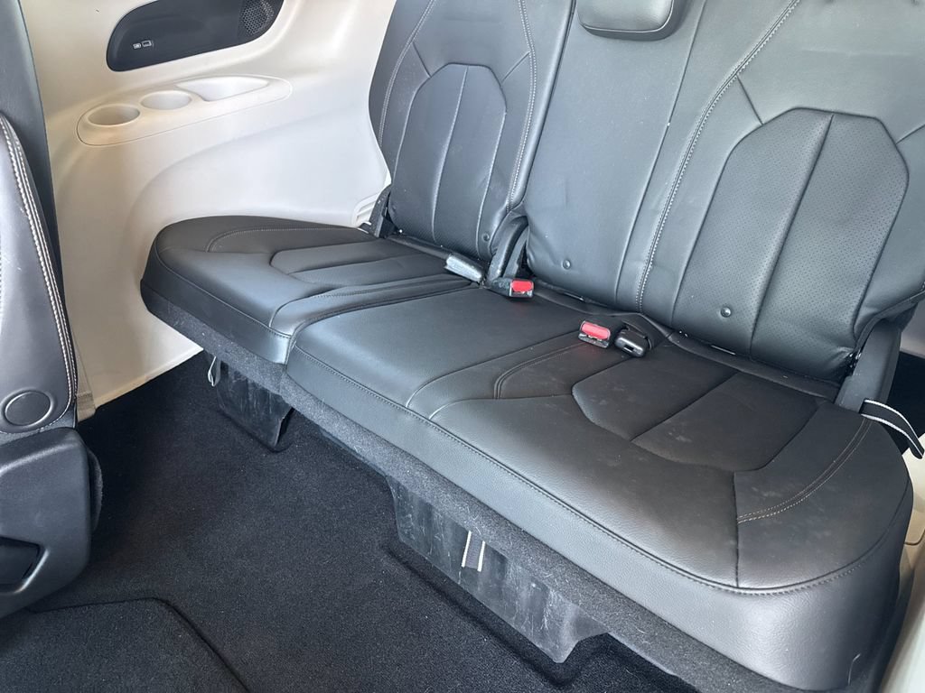 Used 2018 Chrysler Pacifica Touring-L Plus FWD image 16