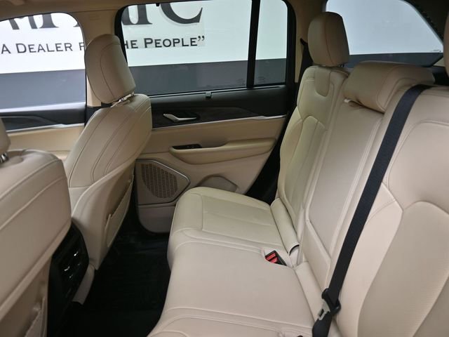 Used 2022 Jeep Grand Cherokee Limited w/ Luxury Tech Group II image 22