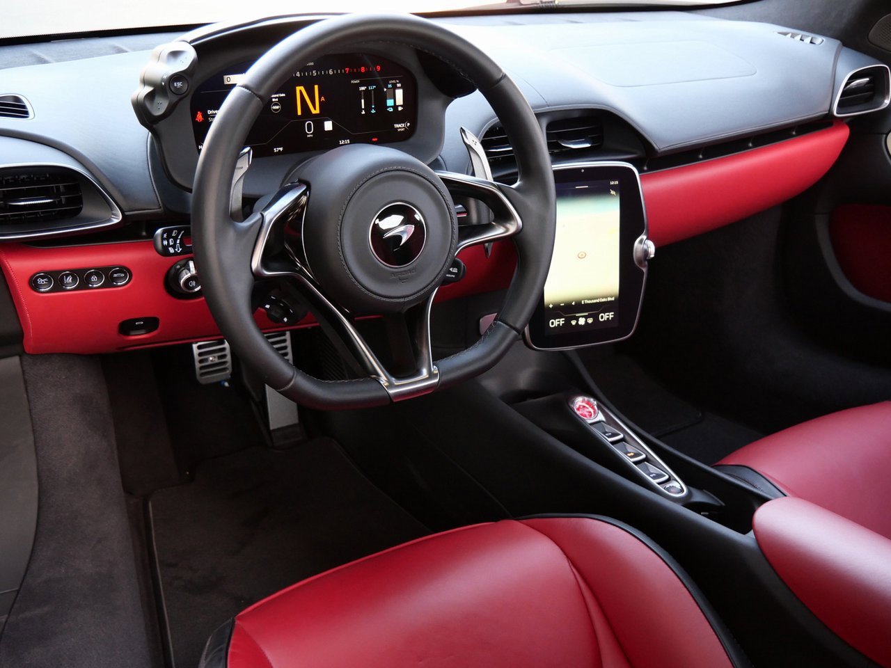 Used 2024 McLaren Artura image 8