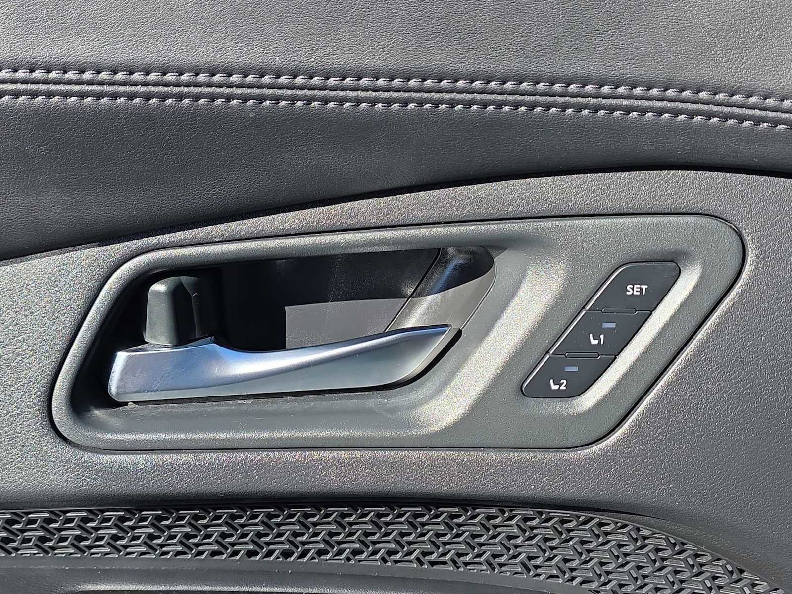 Used 2023 Nissan Ariya AWD image 27