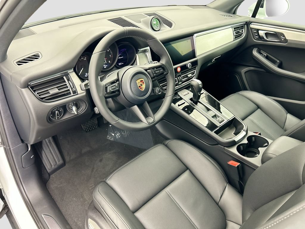 Used 2026 Porsche Macan AWD/4WD image 4