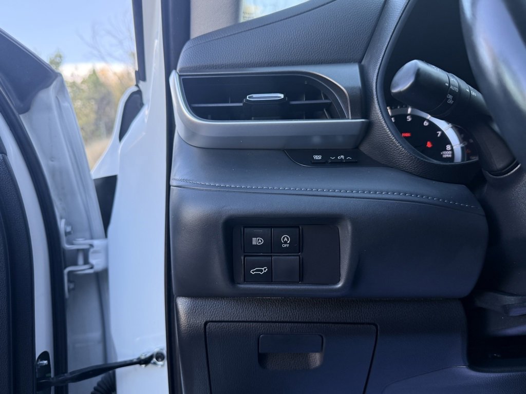 Used 2023 Toyota Highlander LE image 13