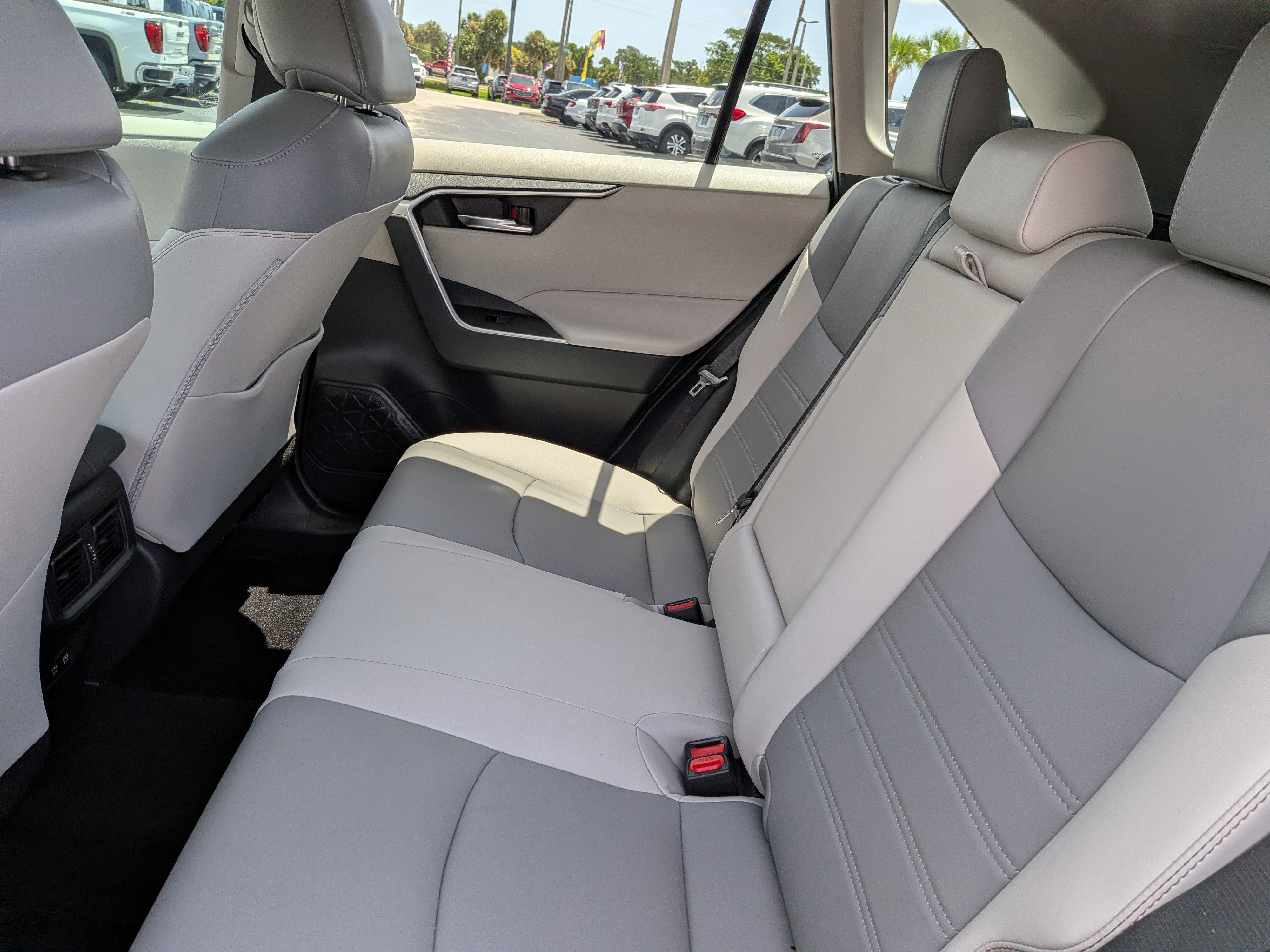 Used 2021 Toyota RAV4 XLE Premium FWD image 16