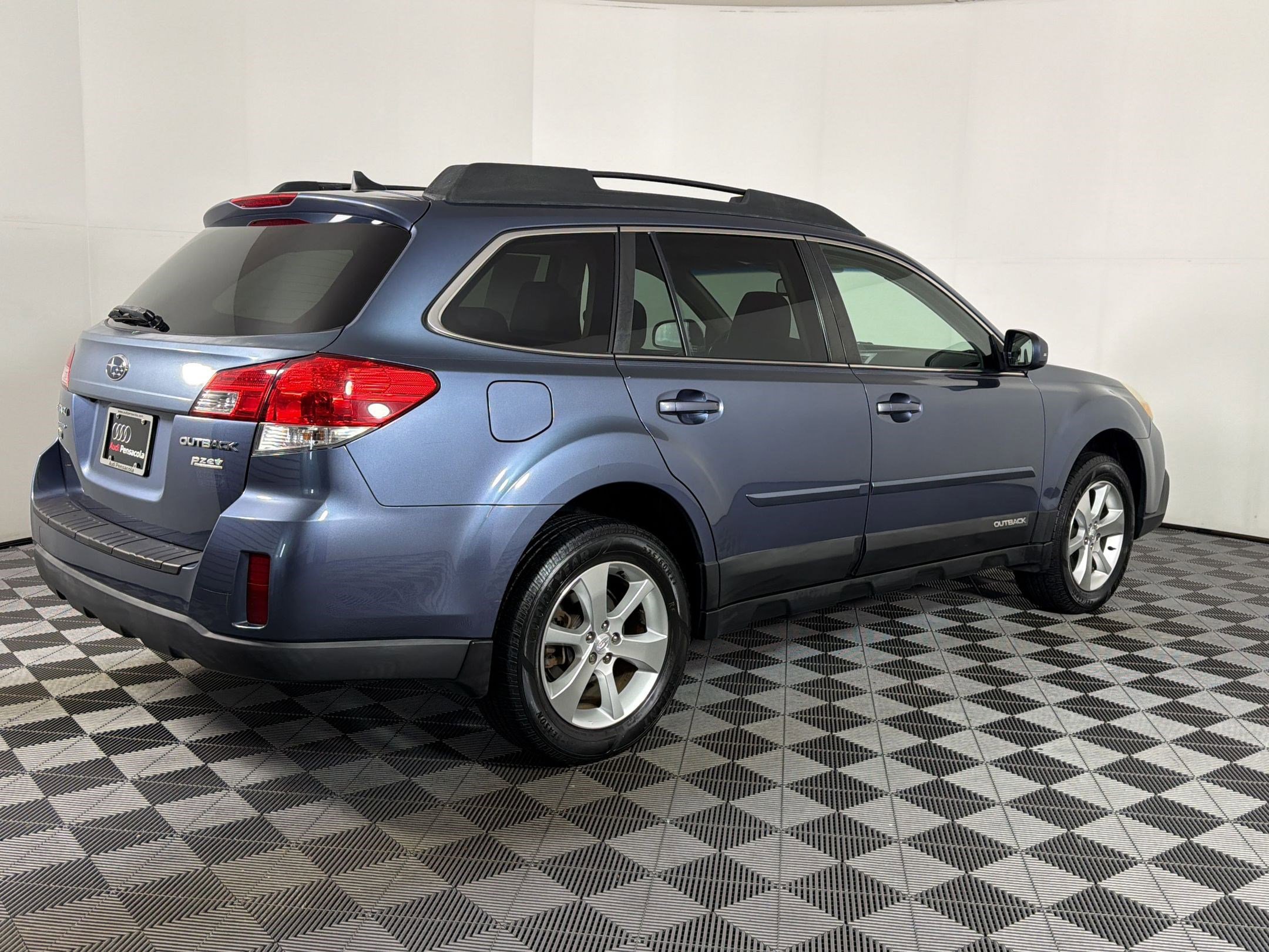 Used 2013 Subaru Outback 2.5i Limited AWD/4WD image 7