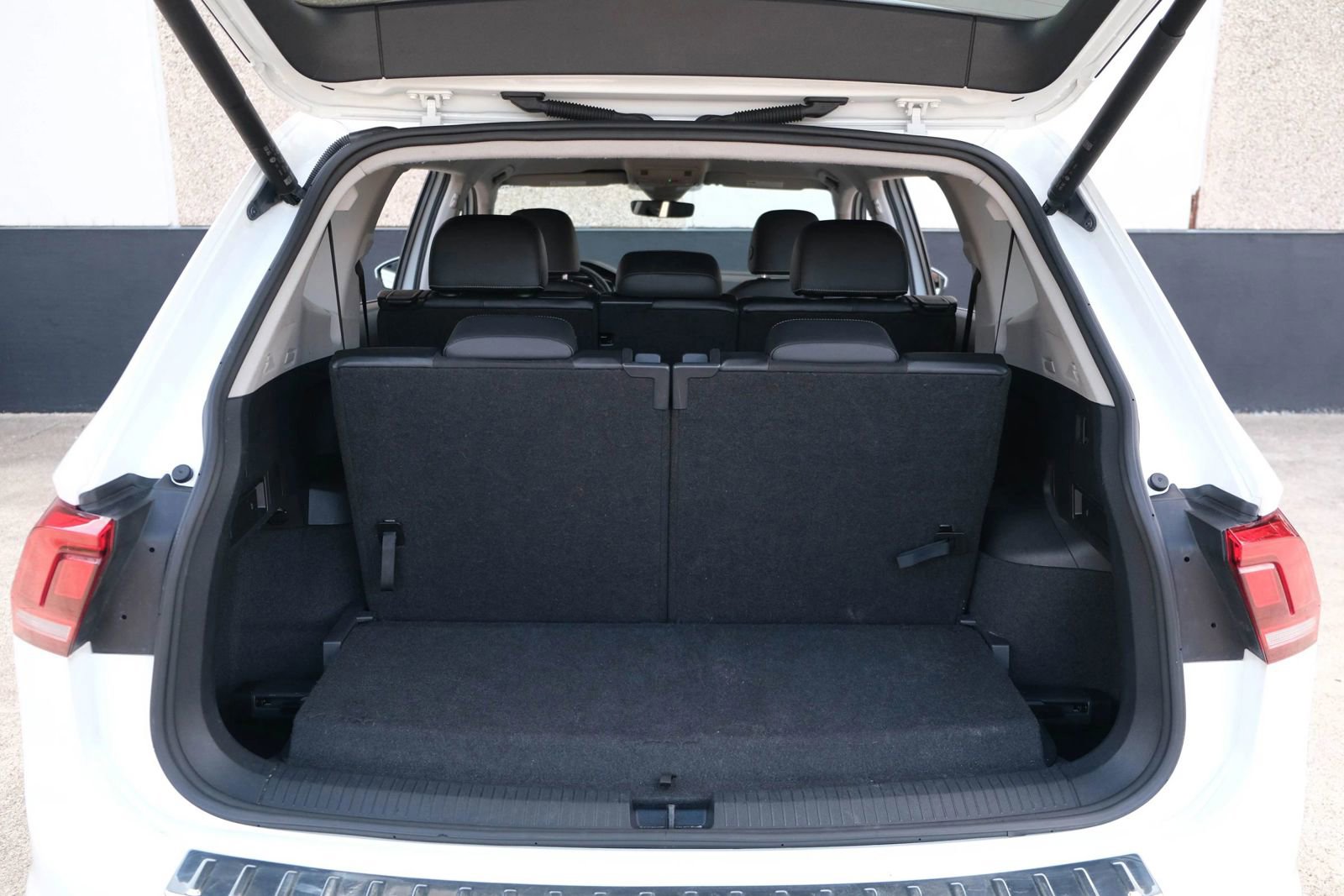 Used 2023 Volkswagen Tiguan SE FWD image 28