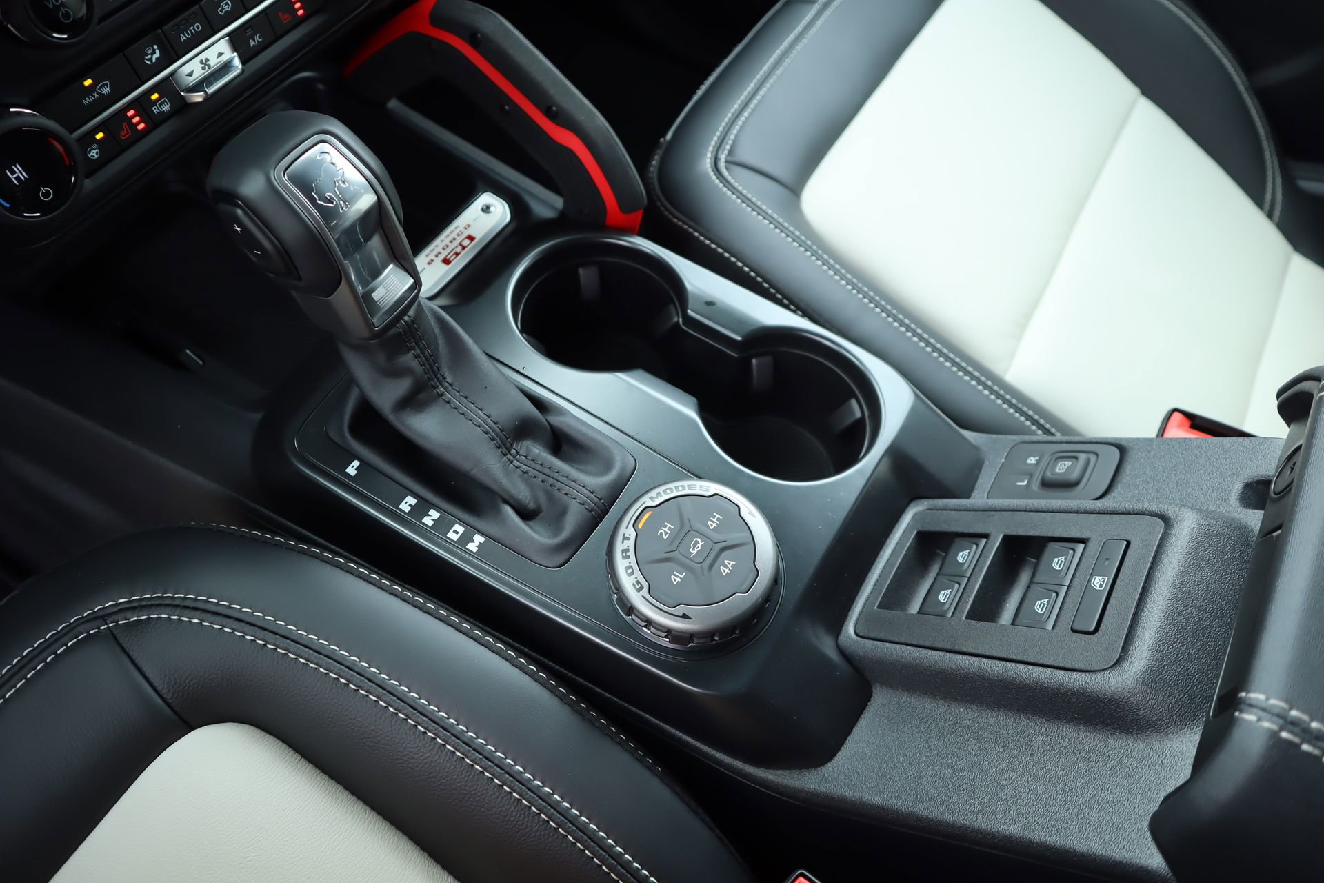 New 2026 Ford Bronco Outer Banks AWD/4WD image 9