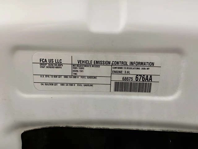 Used 2025 Chrysler Pacifica Select FWD image 87