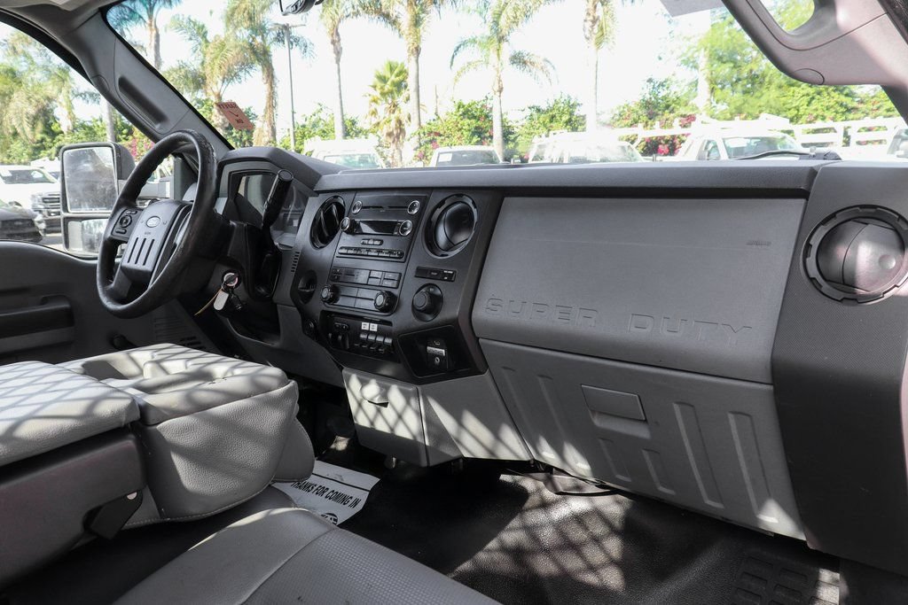 Used 2015 Ford F550 2WD Regular Cab Super Duty image 28