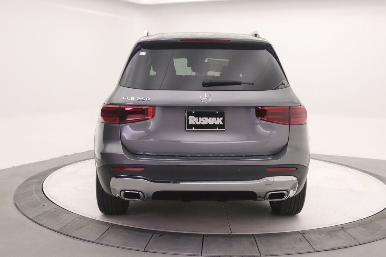 New 2026 Mercedes-Benz GLB 250 image 3