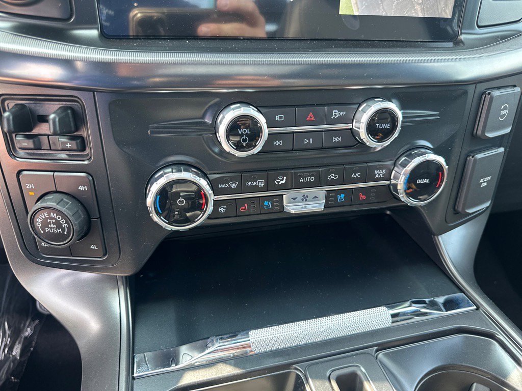 New 2025 Ford F150 Lariat w/ Equipment Group 501A Mid image 36