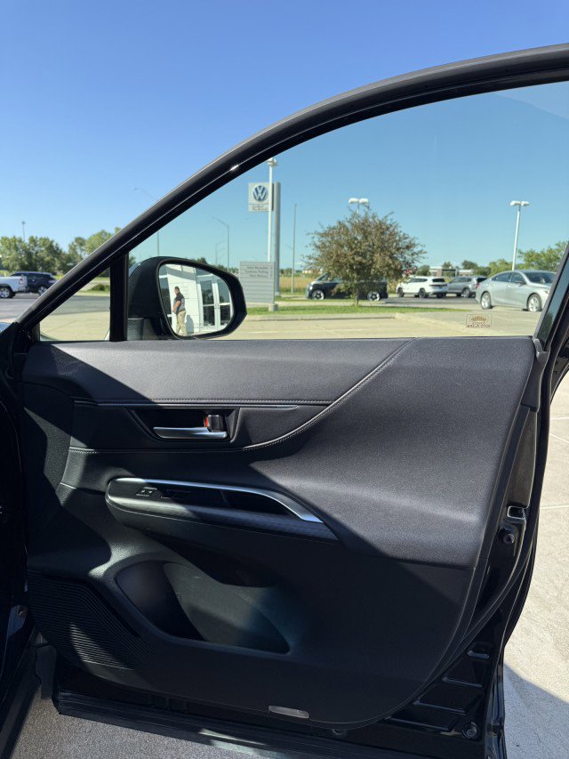 Used 2021 Toyota Venza XLE w/ Softex Package image 25