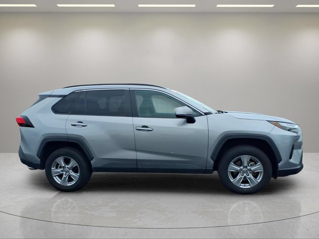 Used 2024 Toyota RAV4 XLE AWD/4WD image 2