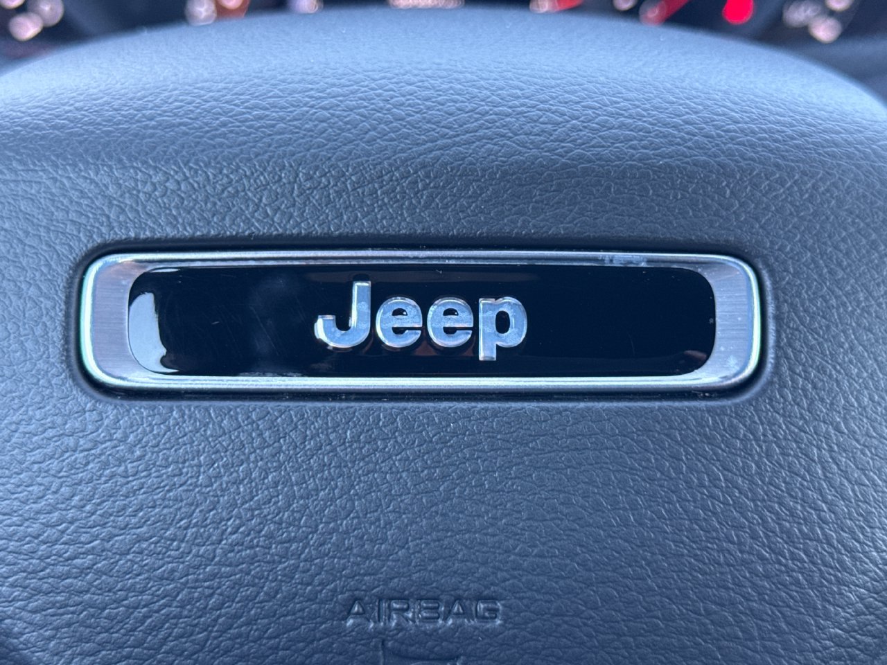 Used 2025 Jeep Compass Trailhawk w/ Trailer Tow Group AWD/4WD image 27