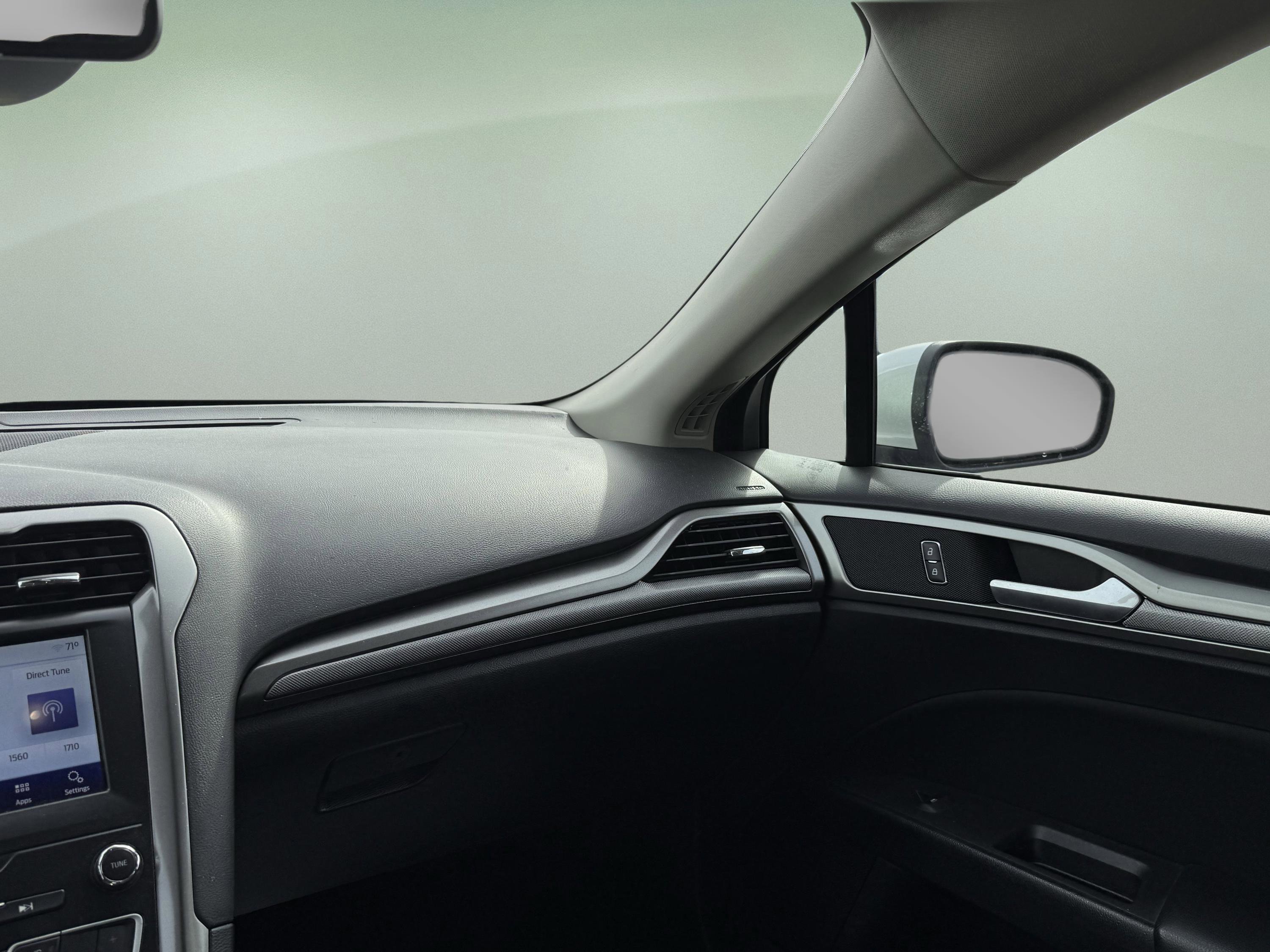 Used 2019 Ford Fusion SE image 14