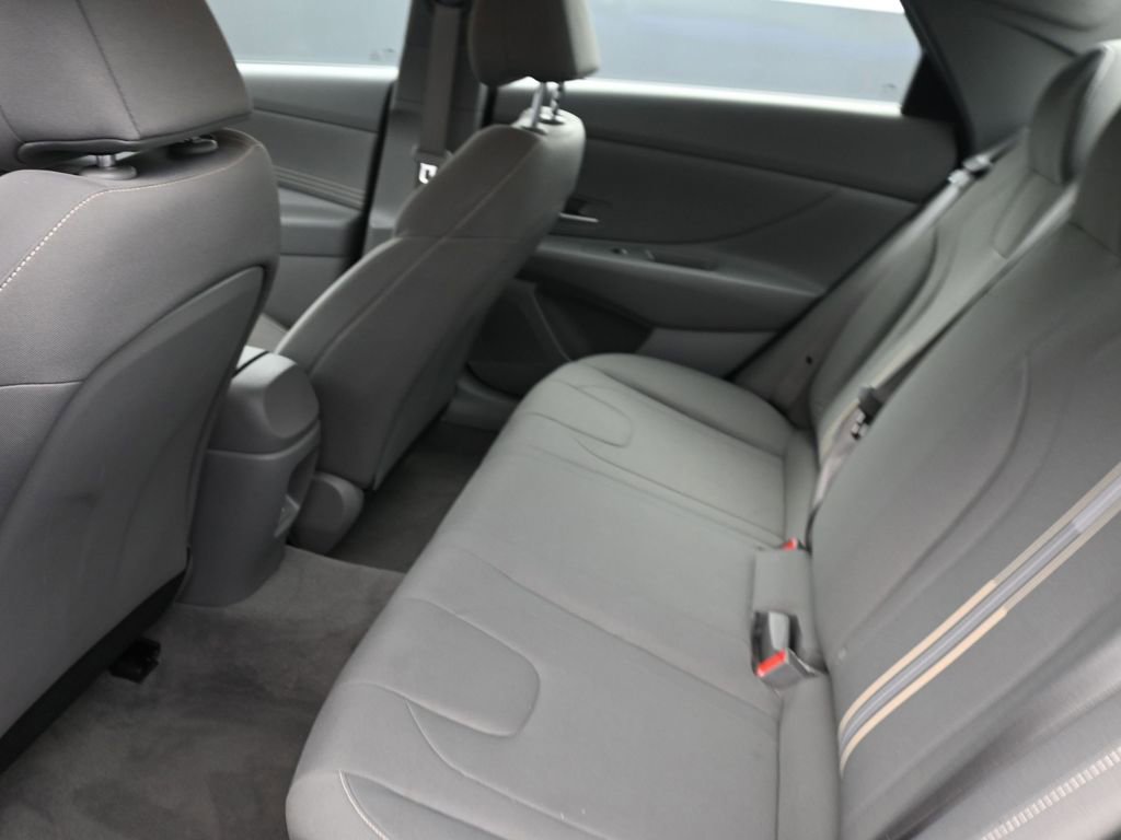 Certified 2025 Hyundai Elantra Sport image 17