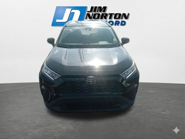 Used 2019 Toyota RAV4 XLE Premium FWD image 3