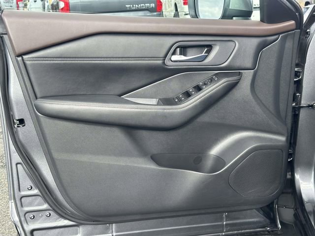 Used 2022 Nissan Rogue SV w/ SV Premium Package image 14