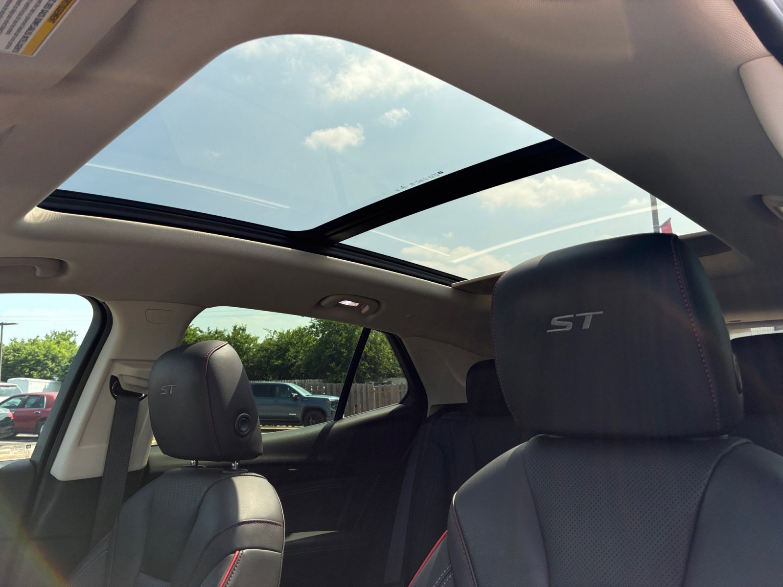 Used 2022 Buick Envision Essence w/ Technology Package I FWD image 19