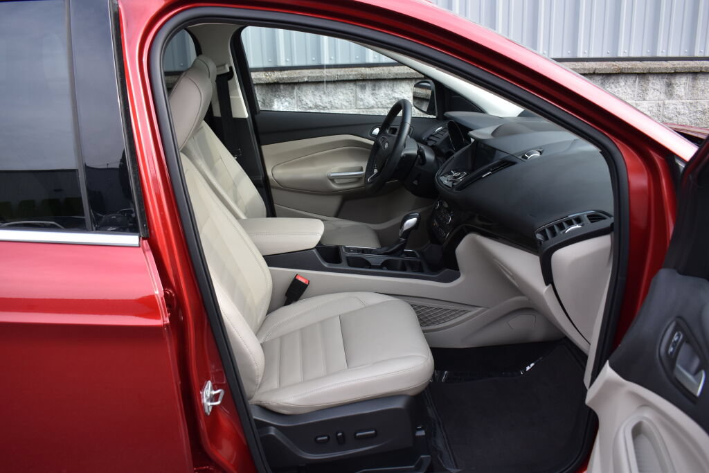 Used 2019 Ford Escape Titanium AWD/4WD image 25