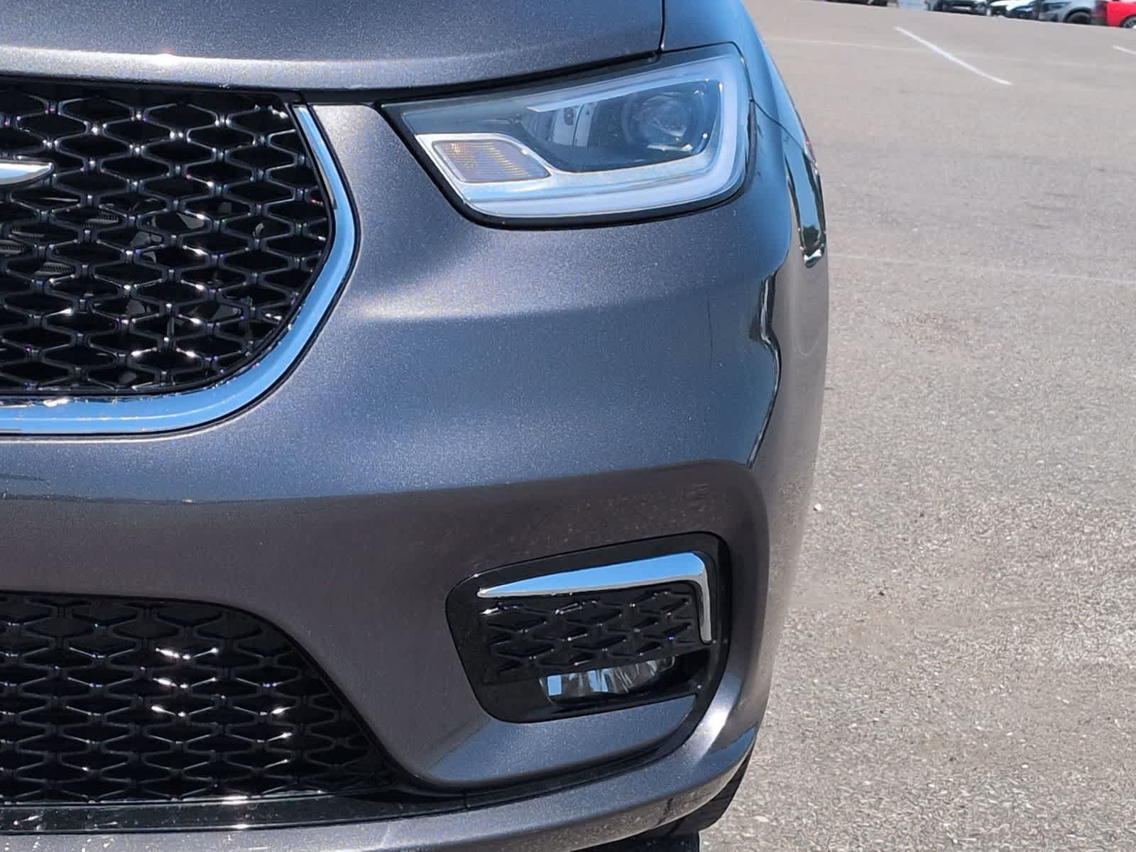 Certified 2023 Chrysler Pacifica Touring-L AWD/4WD image 11