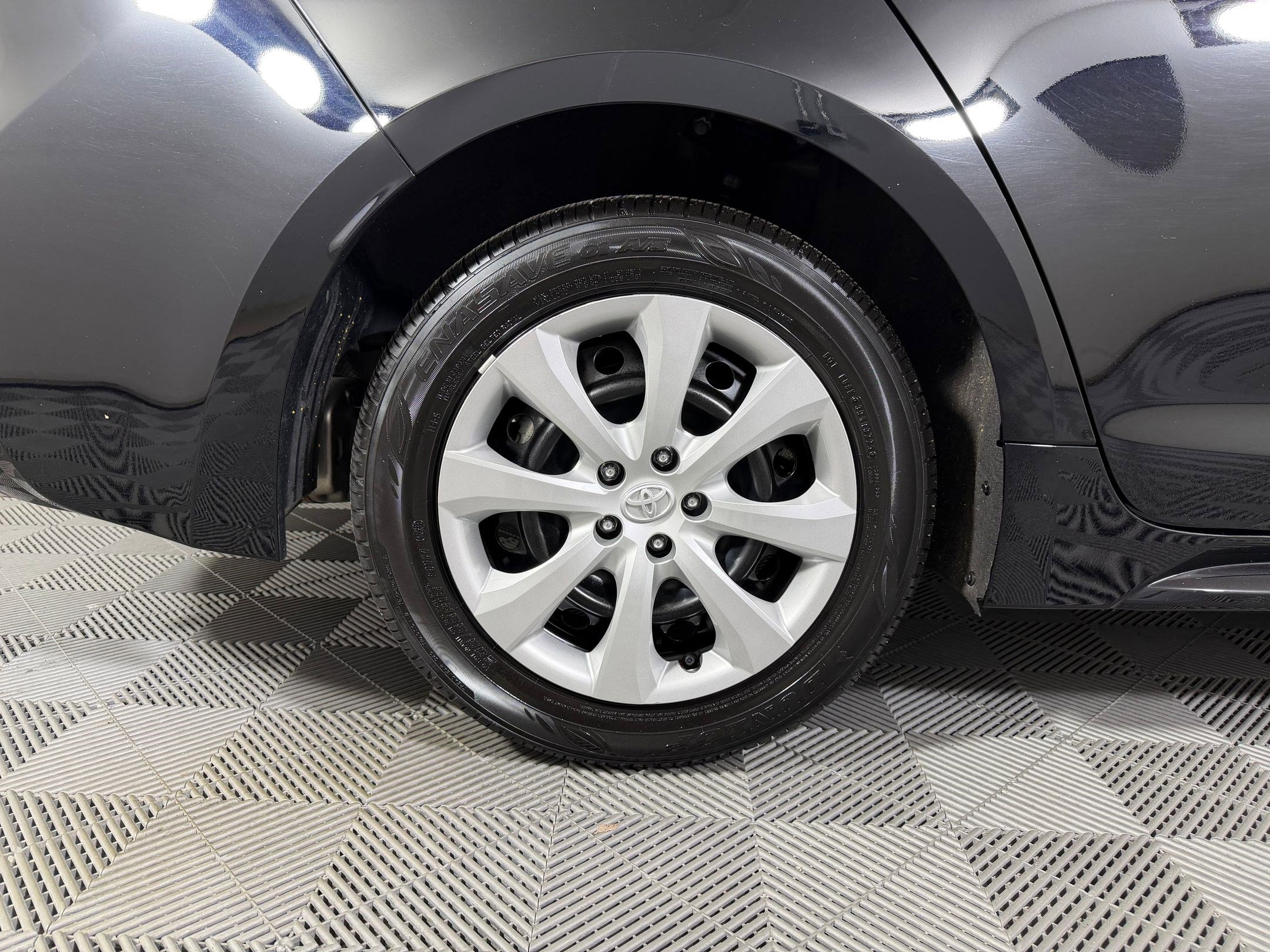 Used 2025 Toyota Corolla LE FWD image 17