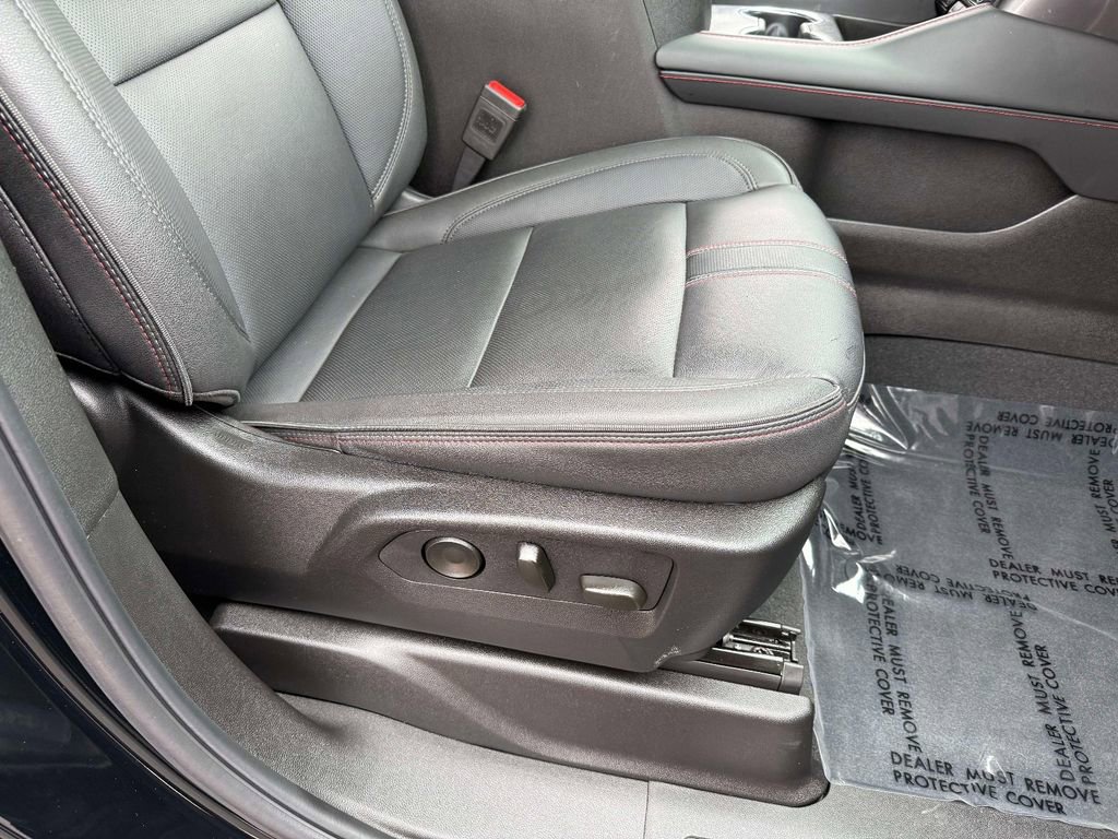 Used 2024 Chevrolet Suburban RST w/ Luxury Package image 15