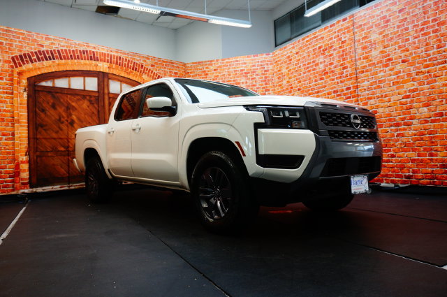 Certified 2026 Nissan Frontier SV AWD/4WD image 3