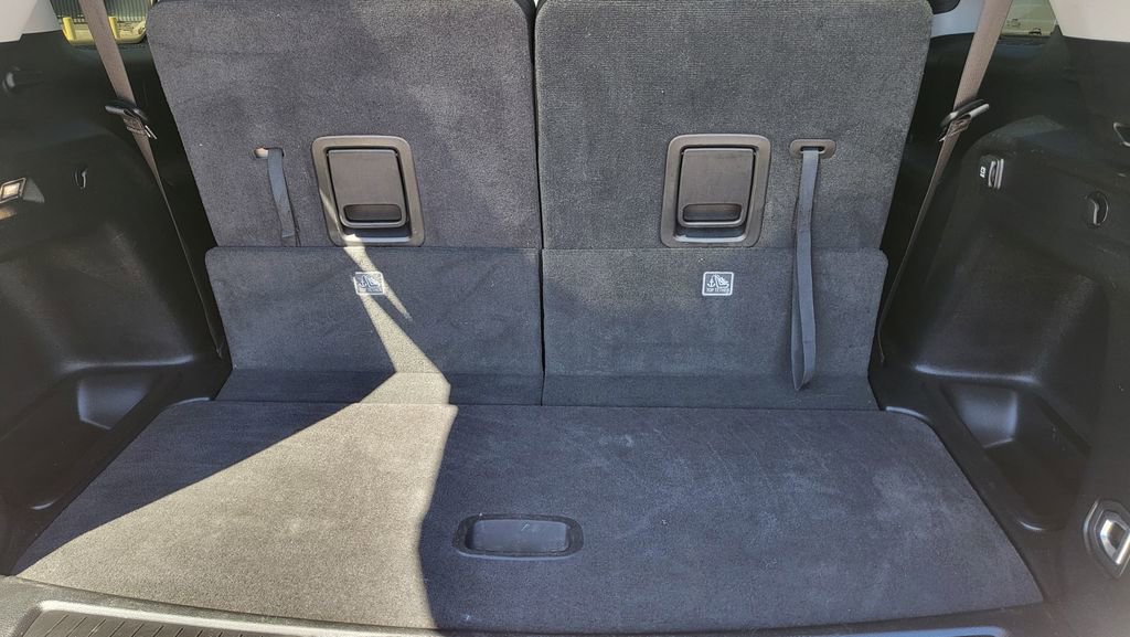 Used 2023 Jeep Grand Cherokee L Laredo RWD image 12