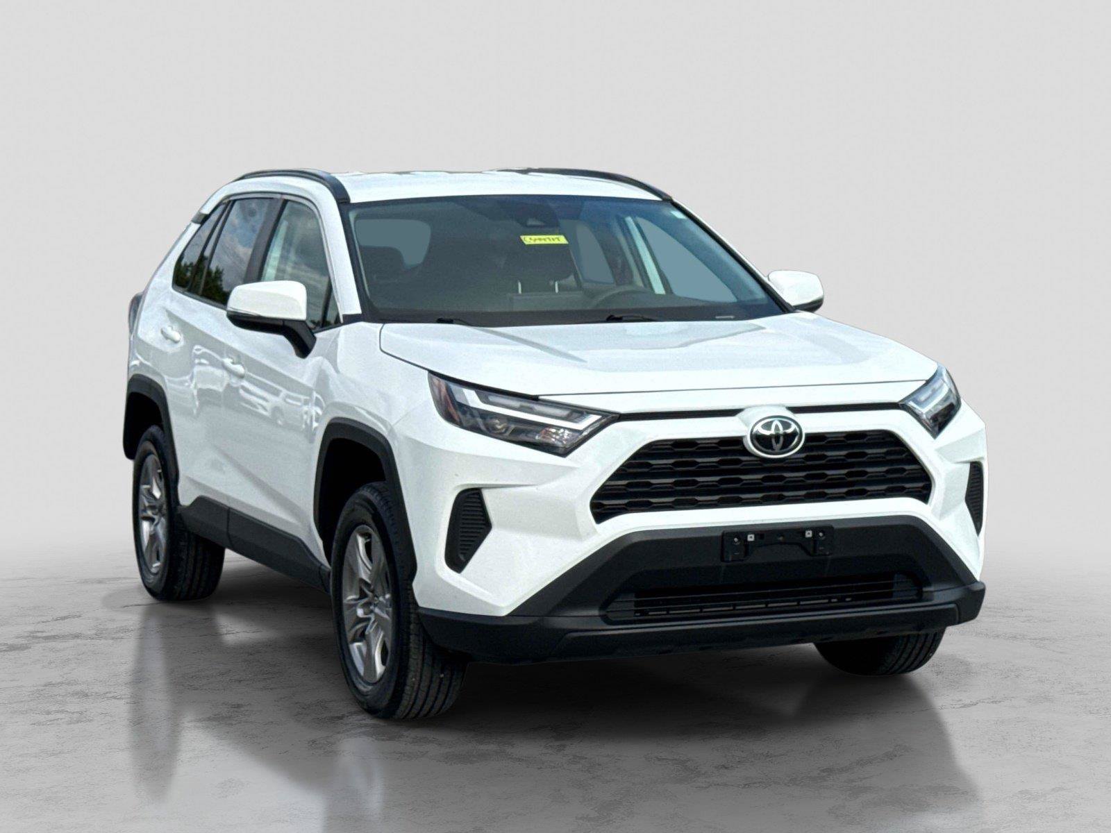Used 2025 Toyota RAV4 XLE AWD/4WD image 3